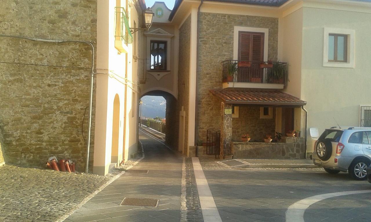 Pozzo Medievale Prignano Cilento Buitenkant foto