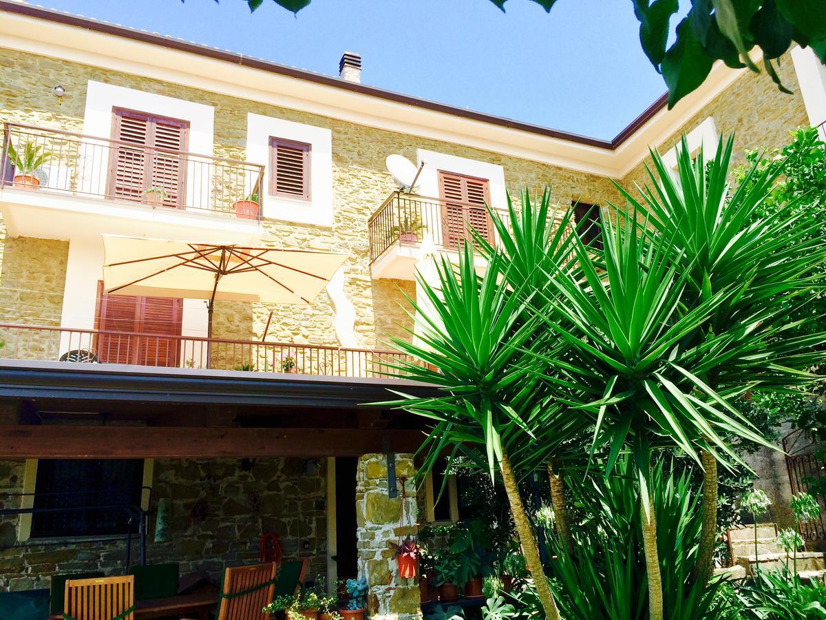 Pozzo Medievale Prignano Cilento Buitenkant foto