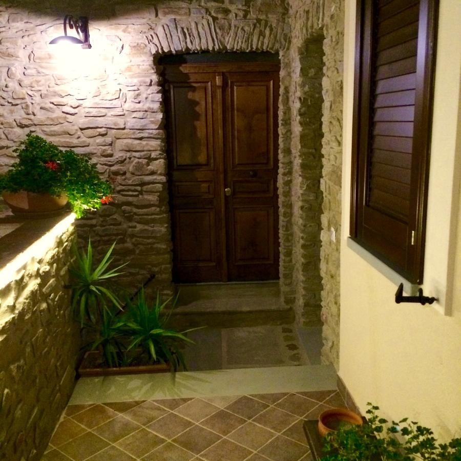 Pozzo Medievale Prignano Cilento Buitenkant foto